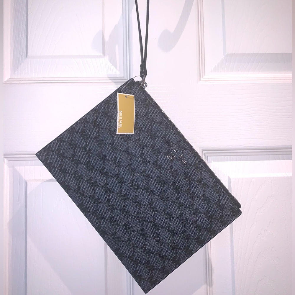 NWT MICHAEL Michael Kors XL wristlet